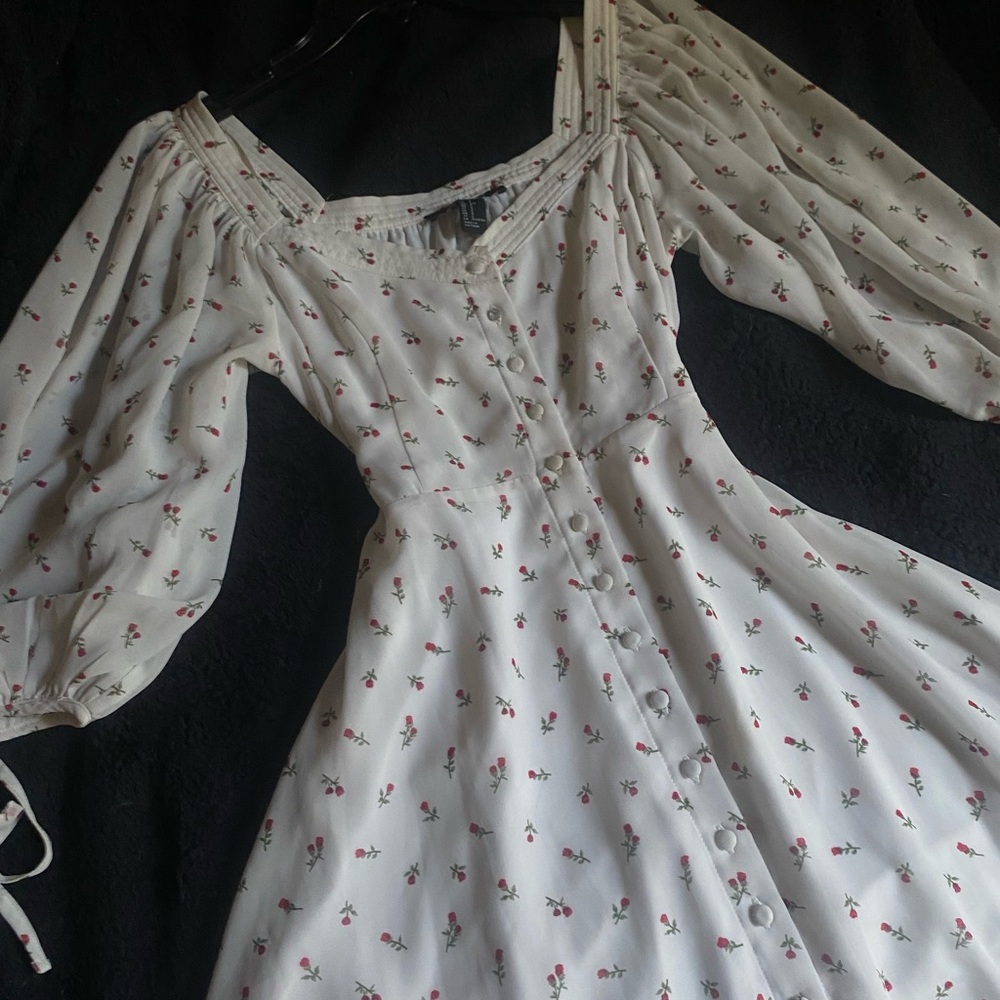 Forever 21 White Floral Long Sleeve Dress